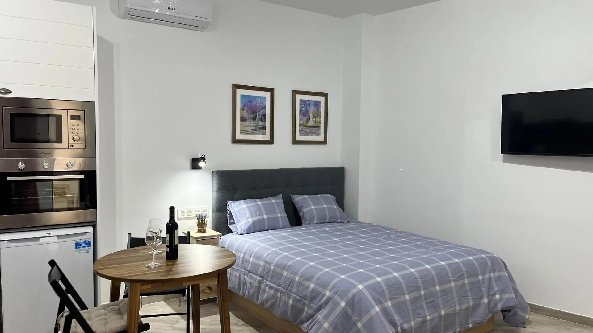 Malasana 51, New Art Apartment, Breakfast Included, Historic Center, Quite Neighborhood, Ml Malaga